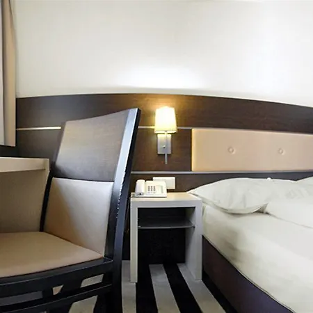 Bristol - Frankfurt - Station 4* Francoforte sul Meno