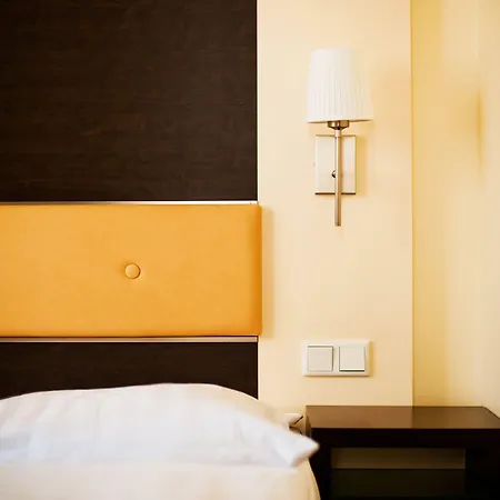 Bristol - Frankfurt Centre - 4*