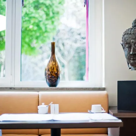 Bristol - Frankfurt Centre - 4*